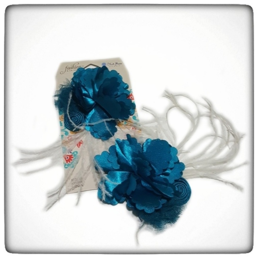 Crafters Large Blue Lot of 2 Flower AccessorY